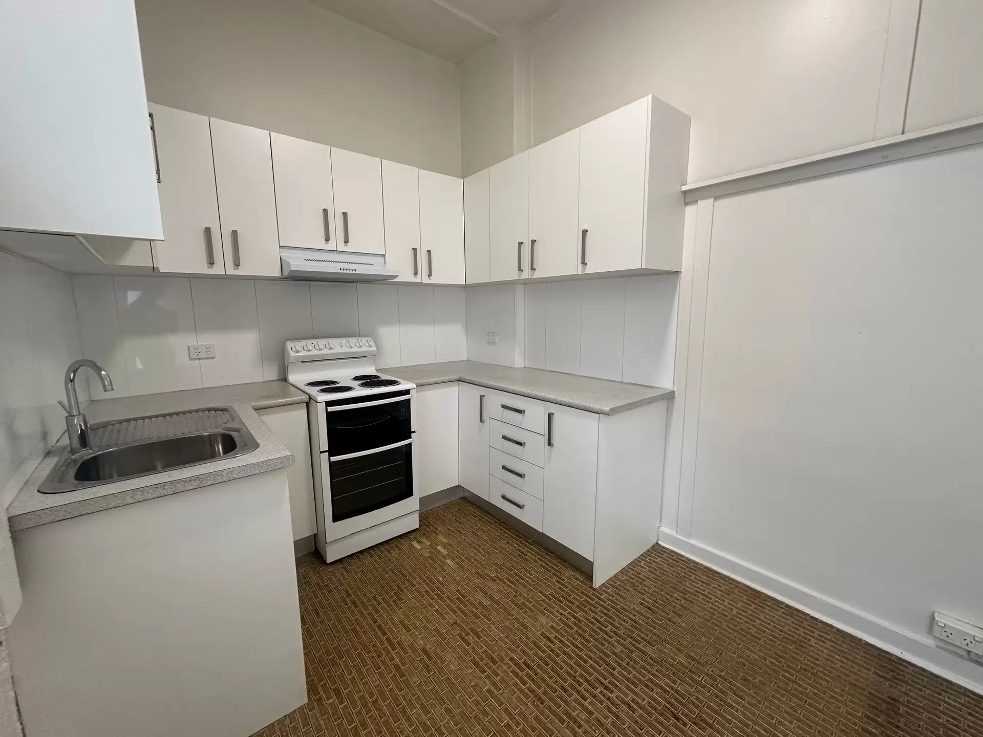 2/15 Bradley Street, Randwick Leased by Raine & Horne Randwick | Coogee | Clovelly - image 1