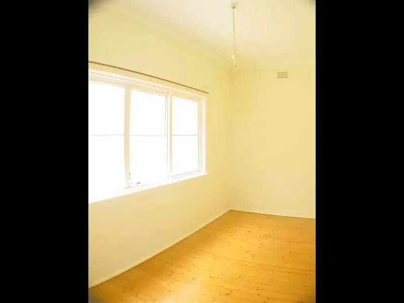 10 Ebley Street, Bondi Junction Leased by Raine & Horne Randwick | Coogee | Clovelly - image 3