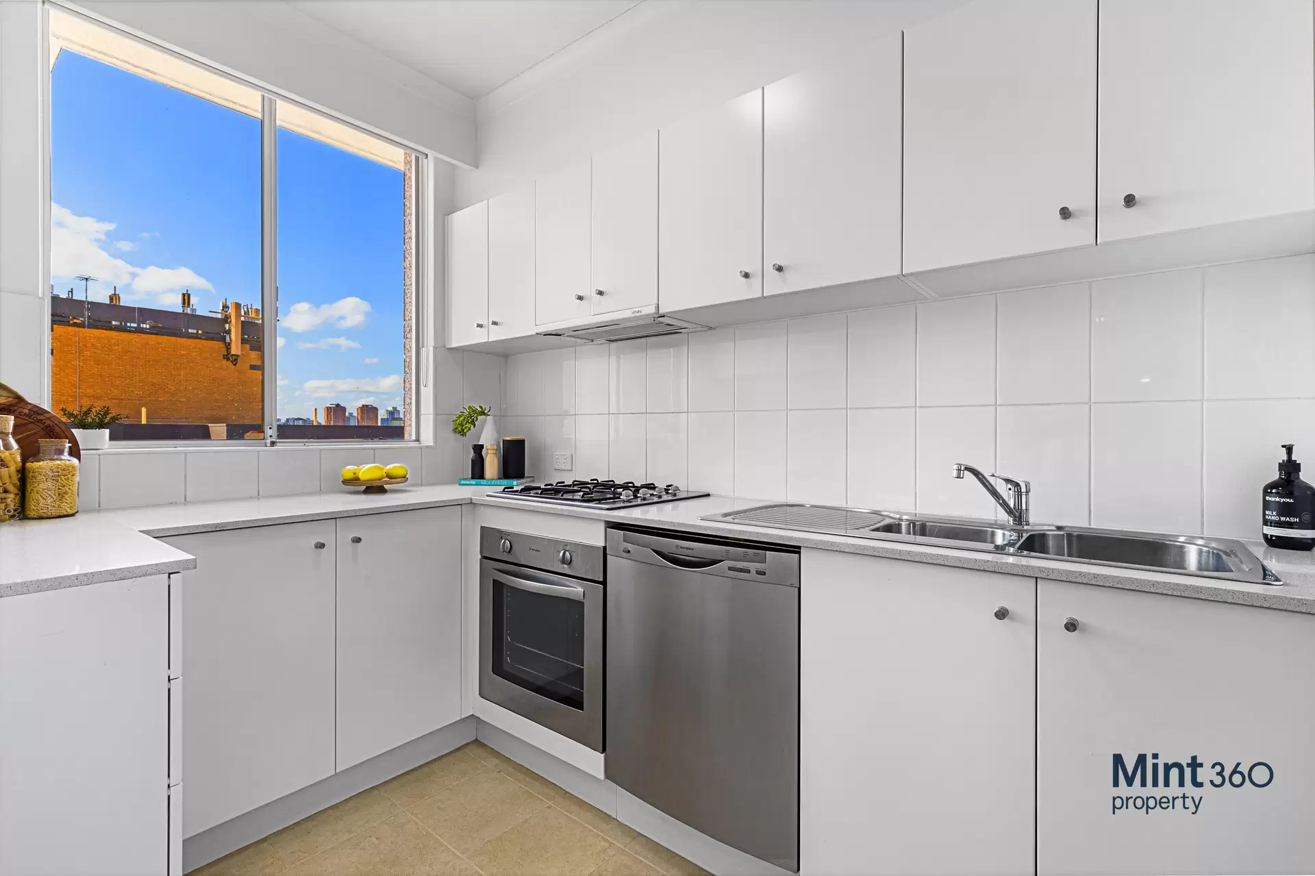 702/16 Roscrea Avenue, Randwick Sold by Raine & Horne Randwick | Coogee | Clovelly - image 1